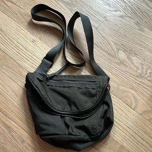 Lululemon athletic green crossbody purse